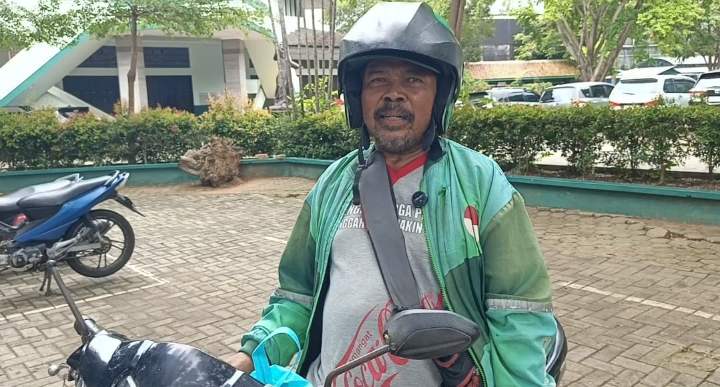 Riswanto, driver ojek online sekitaran Way Halim.