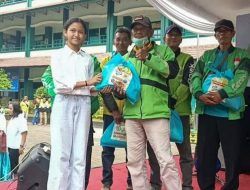 Siswa-siswi TK, SD, SMP Xaverius Way Halim Bandar Lampung Bagikan Sembako ke Driver Ojol, Peringati Hari Pangan Sedunia