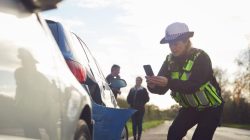 Pendeteksian Pelanggaran Berbasis AI: Strategi Efektif Tingkatkan Keamanan dan Kepatuhan