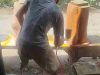 Disabilitas Fisik Ini Mampu Ciptakan Karya Seni Kerajinan Furniture yang Mewah