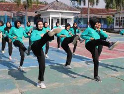 Tingkatkan Kesiapsiagaan Petugas, Lapas Perempuan Bandar Lampung Ikuti Pelatihan Beladiri Praktis dan Drill Borgol dari SPN Polda Lampung
