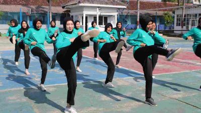 Tingkatkan Kesiapsiagaan Petugas, Lapas Perempuan Bandar Lampung Ikuti Pelatihan Beladiri Praktis dan Drill Borgol dari SPN Polda Lampung