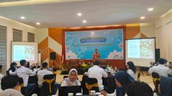 Anggota Dewan Pers RI, Abdul Manan (batik) saat memberikan materi jurnalistik, pada kegiatan Capacity Building, yang diadakan Bank Indonesia Kpw Lampung, di Grand Elty Krakatoa Resort, selama tiga hari, mulai Kamis hingga Sabtu, 9-11 Juli 2026.