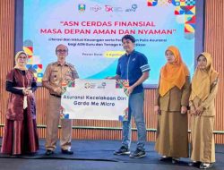 OJK Bersama Pemkab Pesisir Barat Wujudkan Inklusi Keuangan Nyata: 15 Guru dan Tenaga Pendidik Terima Polis Asuransi Jiwa