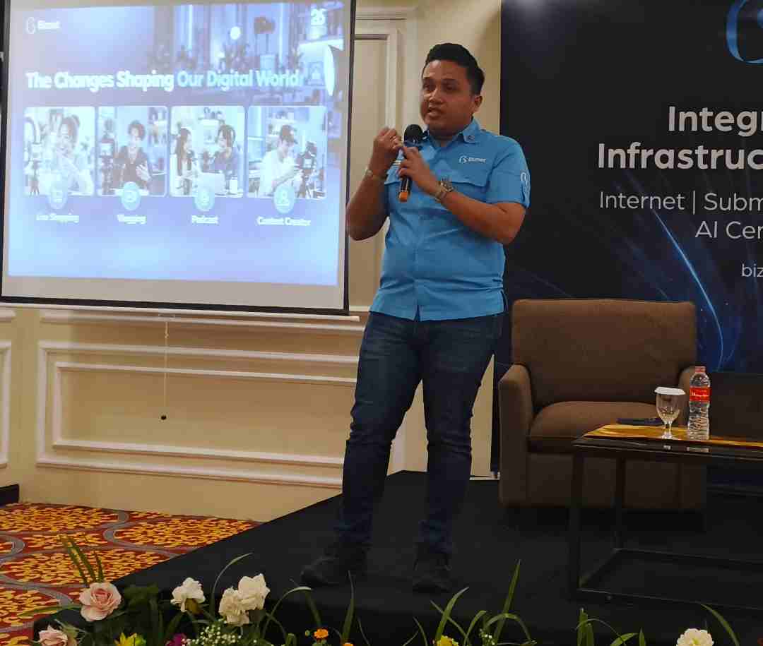 Asisten Manajer Senior Wilayah Sumatra 2, Piscesco Heyziputra, saat memberikan pemaparan dalam acara "Media Gathering Biznet 26th Anniversary" yang berlangsung di Swiss-Belhotel Bandar Lampung, Senin 12 Oktober 2026