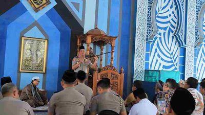 Salat Jumat Keliling di Masjid Airan, Kapolda Lampung Perkenalkan Diri dan Tegaskan Semangat “Polisi untuk Masyarakat”