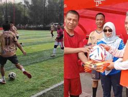 Minisoccer Porwanas PWI Lampung Latih Tanding dengan PKS Lampung, AMY Hadiahkan Bola dan Rompi Latihan